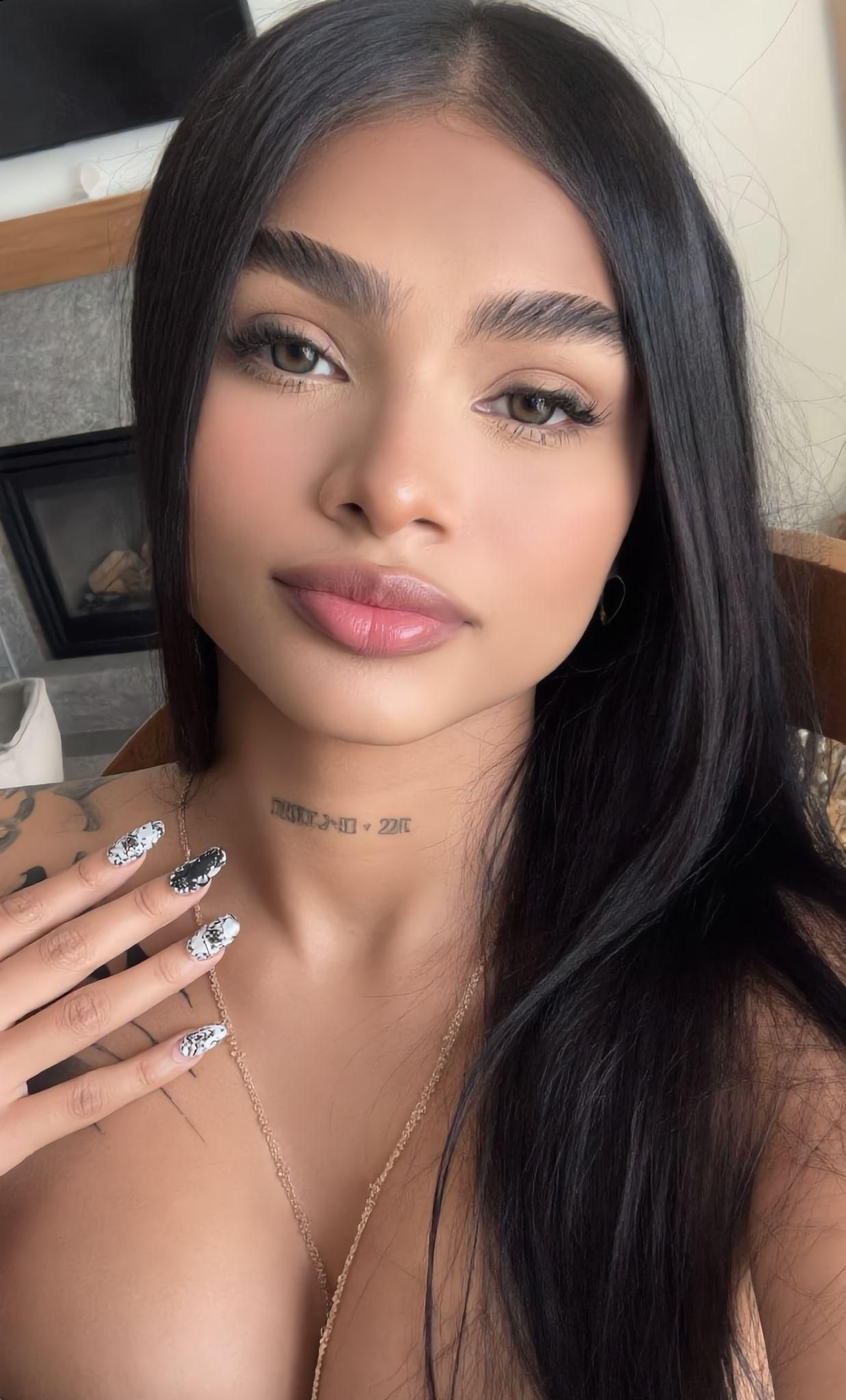 Escort - JIMENA - Ibiza Tops